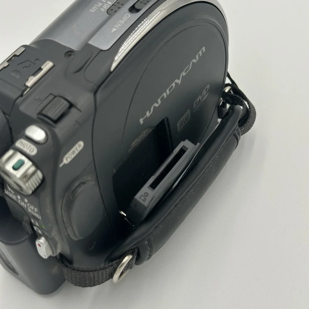 Sony DCR-DVD305 Handycam Camcorder With Original Box & SD Card Mega Pixel